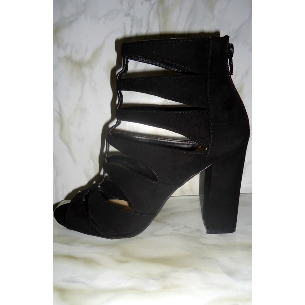 Wild Diva Black Strappy Chunky Block Heels NWOT